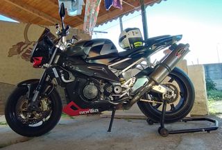 Aprilia Tuono 2006-thumb-12