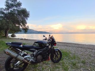 Aprilia Tuono 2006-thumb-13