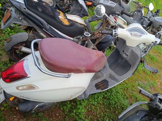 Vespa Primavera S 50 2015-thumb-2