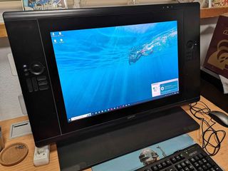 Wacom Cintiq 24HD – Επαγγελματικό Digitizer 24"-thumb-2