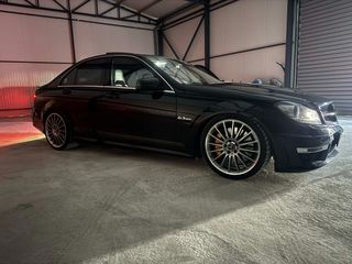 Mercedes-Benz C 63 AMG 2009 C 63 AMG-thumb-1