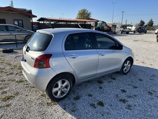 Toyota Yaris 2007-thumb-5