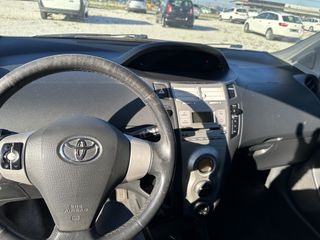 Toyota Yaris 2007-thumb-10