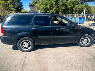 Ford Focus 2000 Ford Focus Wagon 1.6-thumb-1