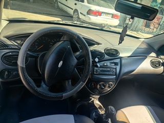 Ford Focus 2000 Ford Focus Wagon 1.6-thumb-4