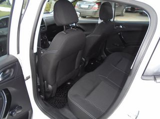 Peugeot 208 2019 P-thumb-16