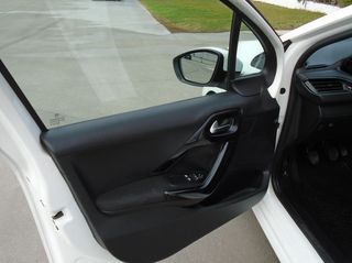 Peugeot 208 2019 P-thumb-18