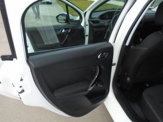 Peugeot 208 2019 P-thumb-19