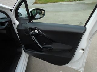 Peugeot 208 2019 P-thumb-20