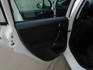 Peugeot 208 2019 P-thumb-8