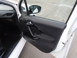 Peugeot 208 2019 P-thumb-12
