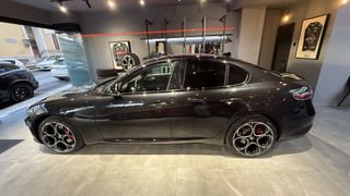 Alfa Romeo Giulia 2024 VELOCE-thumb-1