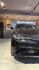 Alfa Romeo Giulia 2024 VELOCE-thumb-3