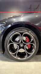 Alfa Romeo Giulia 2024 VELOCE-thumb-7