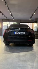 Alfa Romeo Giulia 2024 VELOCE-thumb-11