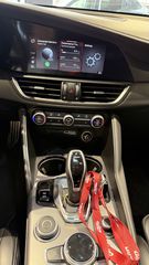 Alfa Romeo Giulia 2020 VELOCE-thumb-11