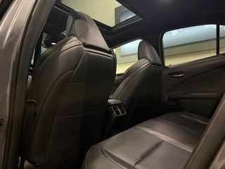 Lexus UX 2019 250h 4WD F-Sport Led_Matrix-thumb-86