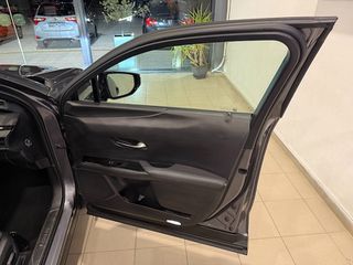 Lexus UX 2019 250h 4WD F-Sport Led_Matrix-thumb-92