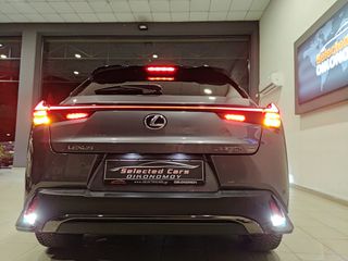 Lexus UX 2019 250h 4WD F-Sport Led_Matrix-thumb-14