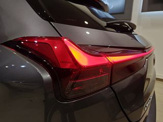 Lexus UX 2019 250h 4WD F-Sport Led_Matrix-thumb-15