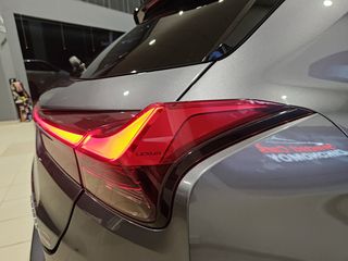 Lexus UX 2019 250h 4WD F-Sport Led_Matrix-thumb-23