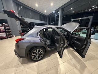 Lexus UX 2019 250h 4WD F-Sport Led_Matrix-thumb-109