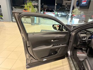 Lexus UX 2019 250h 4WD F-Sport Led_Matrix-thumb-46