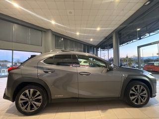 Lexus UX 2019 250h 4WD F-Sport Led_Matrix-thumb-25