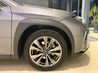Lexus UX 2019 250h 4WD F-Sport Led_Matrix-thumb-43