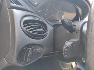Ford Focus 2004-thumb-14