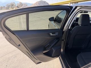 Ford Focus 2019-thumb-10