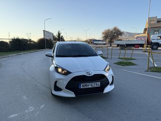 Toyota Yaris 2024 hybrid-thumb-6