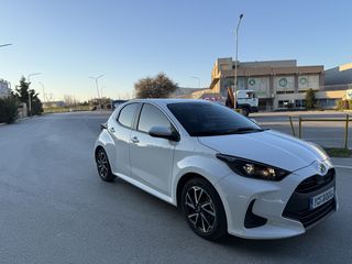 Toyota Yaris 2024 hybrid-thumb-1