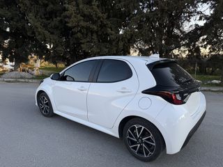 Toyota Yaris 2024 hybrid-thumb-4
