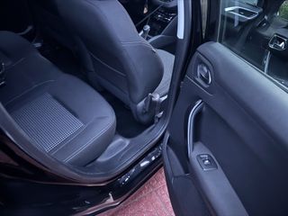 Peugeot 208 2015-thumb-9