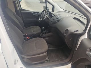 Ford Transit Courier 2019-thumb-5