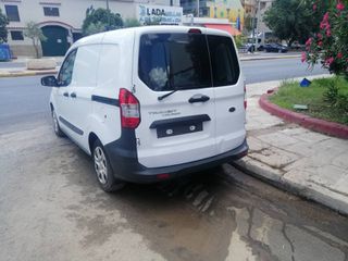 Ford Transit Courier 2019-thumb-8