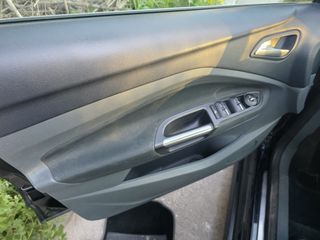 Ford C-Max 2011 TDCi MPV-thumb-24