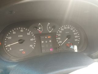 Renault Clio 2001-thumb-4