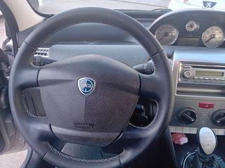 Lancia Ypsilon 2009-thumb-10