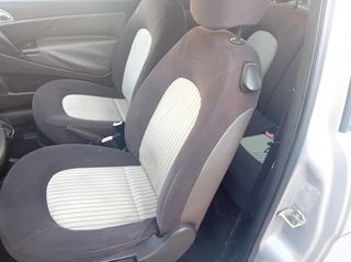Lancia Ypsilon 2009-thumb-14