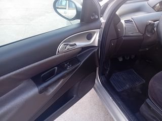Lancia Ypsilon 2009-thumb-16