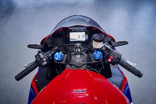 Honda CBR 600RR 2026-thumb-2