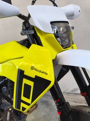 Husqvarna 701 Supermoto 2026-thumb-1