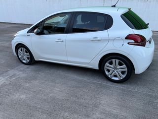 Peugeot 208 2019 1.2 PURETECH 82 ALLURE-thumb-3