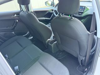 Peugeot 208 2019 1.2 PURETECH 82 ALLURE-thumb-8