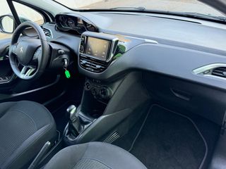 Peugeot 208 2019 1.2 PURETECH 82 ALLURE-thumb-9