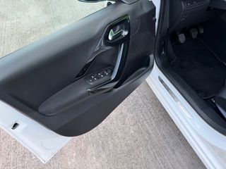 Peugeot 208 2019 1.2 PURETECH 82 ALLURE-thumb-16