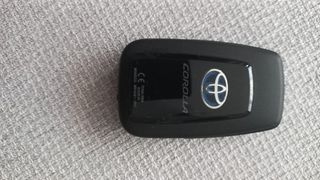 Toyota corolla hybrid-thumb-1
