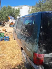 Nissan Serena 2002-thumb-9